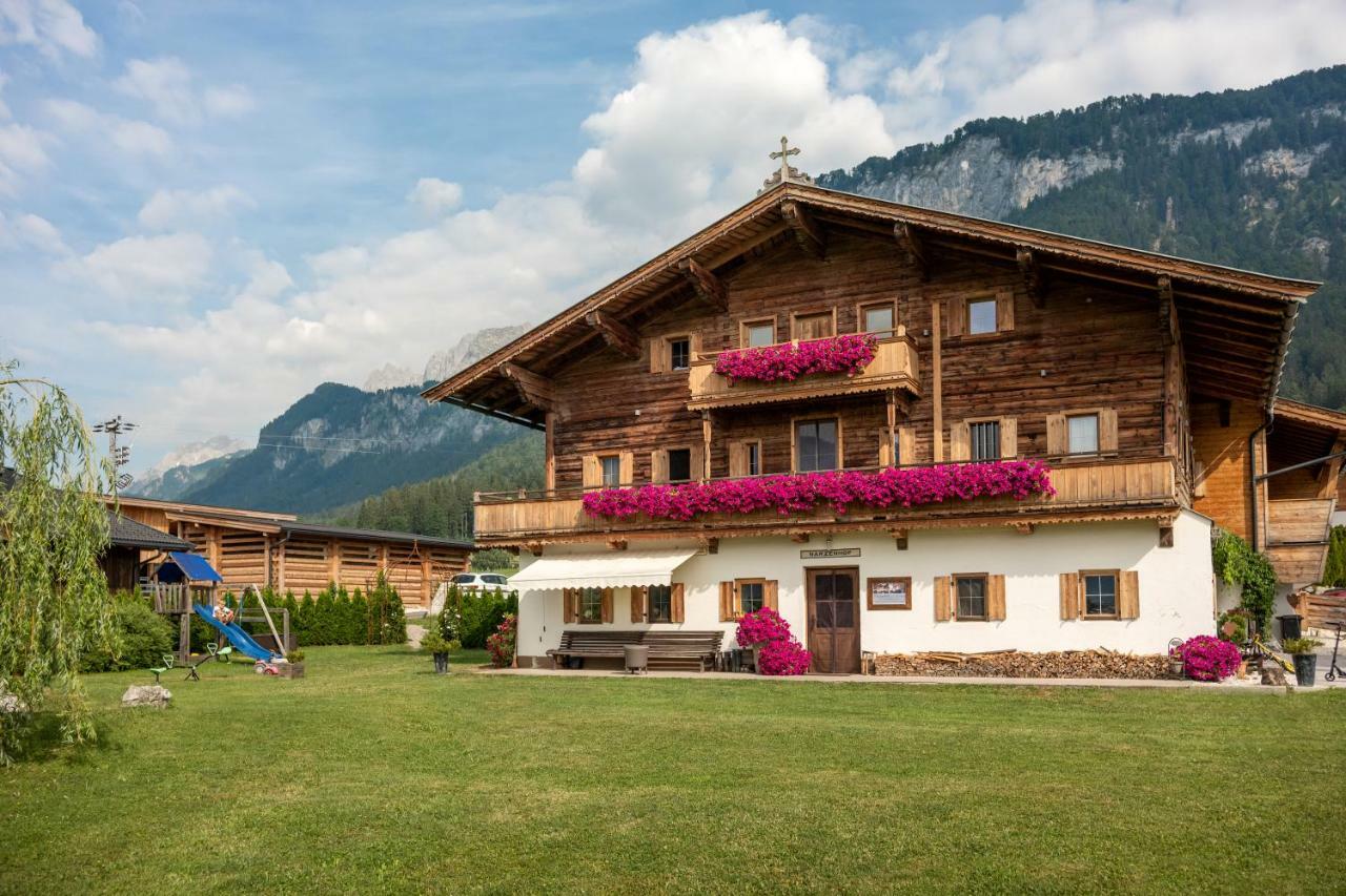 Narzenhof Wellness Chalets, Familien & Luxus Apartments Am Bauernhof سانكت يوهان ان تيرو المظهر الخارجي الصورة